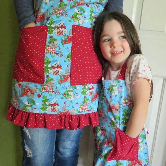 Christmas Apron For Kids, Two Pockets and a Ruffle - Picture 4 of 6